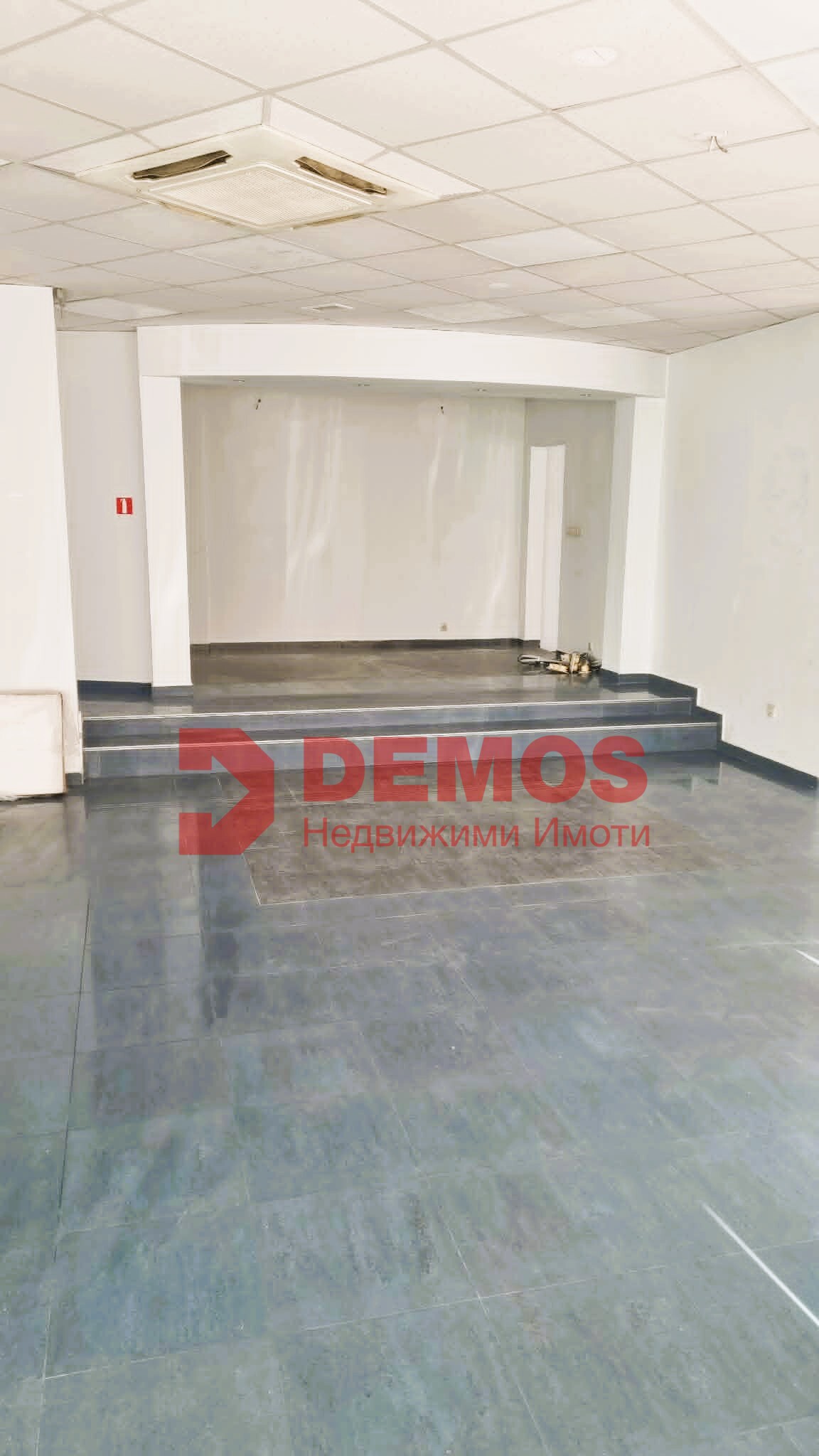 1df329ae-75e6-4a20-8073-d04b4c95d172 ПРЕДСТАВИТЕЛНО ТЪРГОВСКО ПОМЕЩЕНИЕ С ГАРАНТИРАН ЧОВЕКОПОТОК!