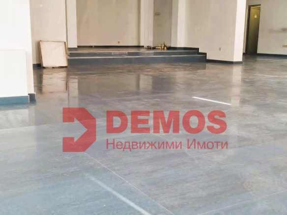 ПРЕДСТАВИТЕЛНО ТЪРГОВСКО ПОМЕЩЕНИЕ С ГАРАНТИРАН ЧОВЕКОПОТОК!