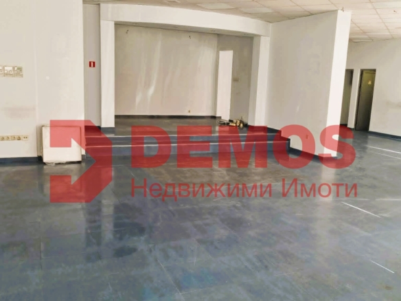 ПРЕДСТАВИТЕЛНО ТЪРГОВСКО ПОМЕЩЕНИЕ С ГАРАНТИРАН ЧОВЕКОПОТОК!