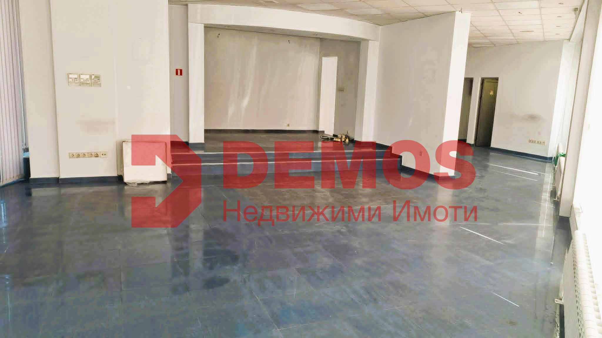 4d4099d0-b7e4-41e3-8d06-f241cc49dc07 ПРЕДСТАВИТЕЛНО ТЪРГОВСКО ПОМЕЩЕНИЕ С ГАРАНТИРАН ЧОВЕКОПОТОК!