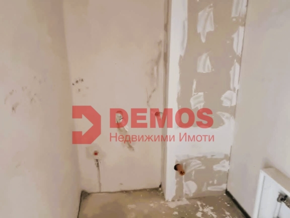 КЪЩА В ГРАДА ВПЕЧАТЛЯВАЩ МЕЗОНЕТ СЪС СОБСТВЕН ДВОР