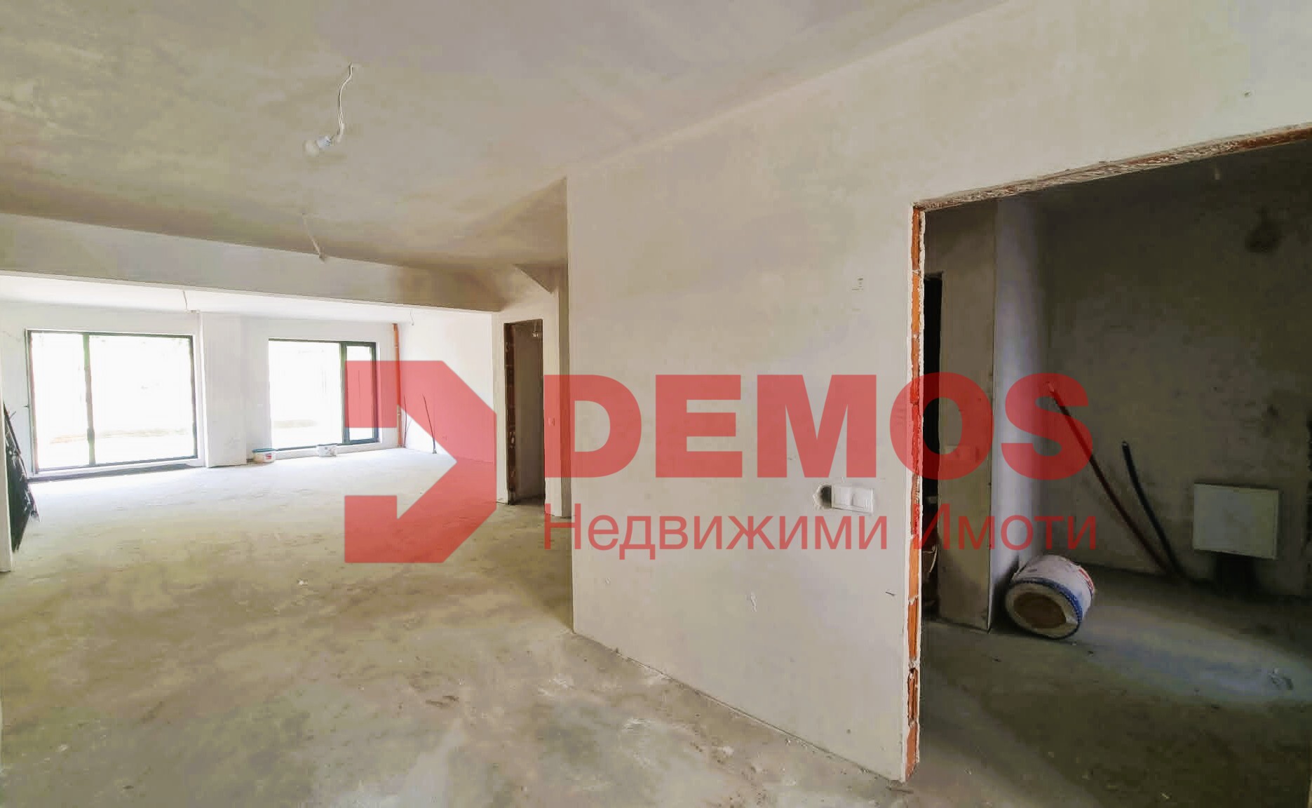 КЪЩА В ГРАДА ВПЕЧАТЛЯВАЩ МЕЗОНЕТ СЪС СОБСТВЕН ДВОР