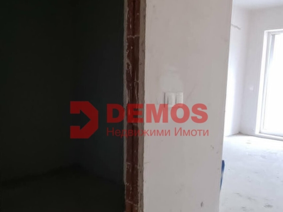 КЪЩА В ГРАДА ВПЕЧАТЛЯВАЩ МЕЗОНЕТ СЪС СОБСТВЕН ДВОР