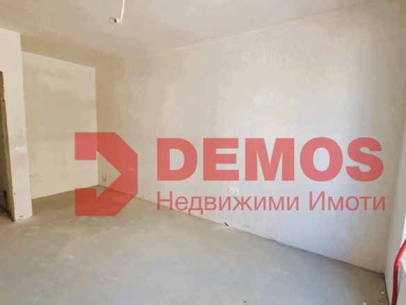 КЪЩА В ГРАДА ВПЕЧАТЛЯВАЩ МЕЗОНЕТ СЪС СОБСТВЕН ДВОР