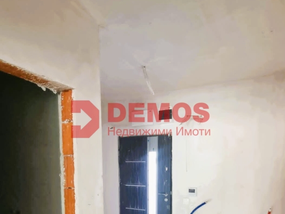 КЪЩА В ГРАДА ВПЕЧАТЛЯВАЩ МЕЗОНЕТ СЪС СОБСТВЕН ДВОР
