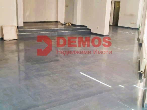 ПРЕДСТАВИТЕЛНО ТЪРГОВСКО ПОМЕЩЕНИЕ С ГАРАНТИРАН ЧОВЕКОПОТОК!