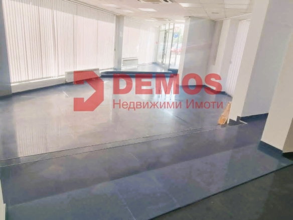 ПРЕДСТАВИТЕЛНО ТЪРГОВСКО ПОМЕЩЕНИЕ С ГАРАНТИРАН ЧОВЕКОПОТОК!