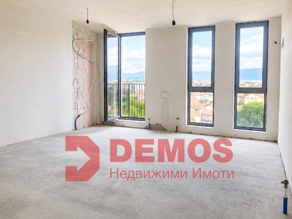 Тристаен апартамент на 3 минути от новата метростанция! С Акт 16!