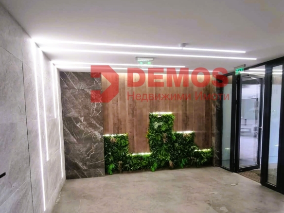 Тристаен апартамент на 3 минути от новата метростанция! С Акт 16!